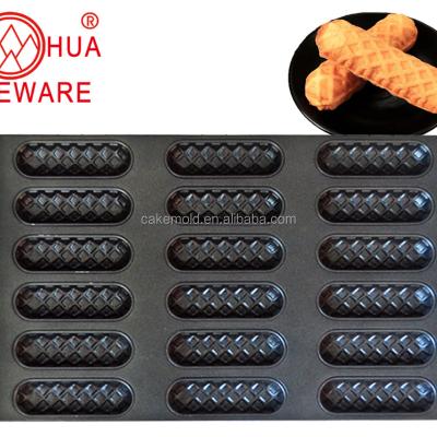 China Viable Wholesale Imported Material And Factory Price Classic Professional Industry Customized Waffle Liner Non-Stick Bakeware Mold for sale