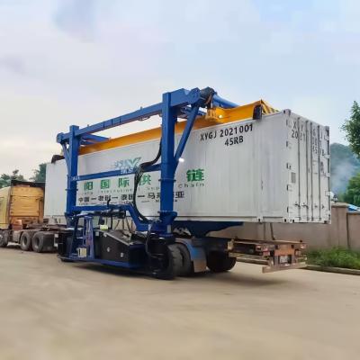 China 2 Stapel Behälter-spreizen Fördermaschinen-LKW 35 Ton With 20' 40' automatische Spreizer zu verkaufen