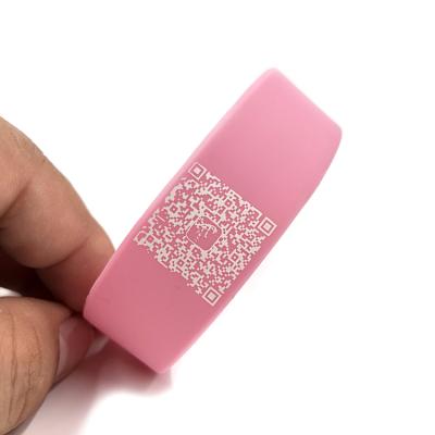 China Promotional Gift Shop Unique QR Code Silicone Wristbands QR Code Scannable Custom Wristbands QR Code Silicone Wristbands for sale