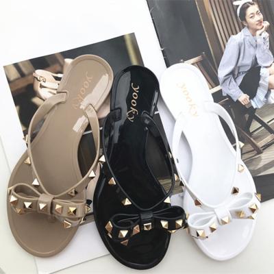 China 2022 Wholesale Big Size Anti-slippery Fashion Jelly Ladies Popular Flip Flop Rivet Beach Slippers All-match PVC Shoes for Girl and Women for sale