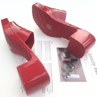 China 2022 Female Square Open One Piece Slippers G cc Toe Wholesaler Fashion Lady Summer Block Heel Anti-slippery Jelly Shoes For Women for sale