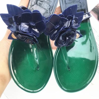 China New Color Matching Anti-slippery Jelly Ladies Beach Slippers Women Lady Maiden Wholesale Latest 2022 Summer Flower PVC Shoes For Girl for sale