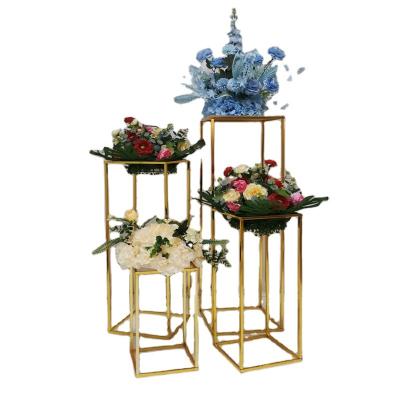 China Wedding Gifts Home Decorati Gold Wedding Road Lead Geometric Props Stand Tall For Decoration Window T Plated Wrought Iron Flower Frame Frame for sale