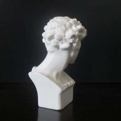 China Art Deco Home Decor Ornaments David Giuliano Medici Resin Statue Resin Figurines for sale