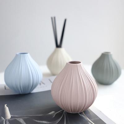 China Ceramic Vases Custom Modern Porcelain Ware Flower Vases For Home Decor Small Vase for sale