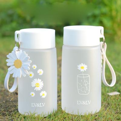 China Wholesale Hot Selling Custom Viable Daisy Painted Portable Plastic Water Tea Cup Custom Plastic White Bottle for sale