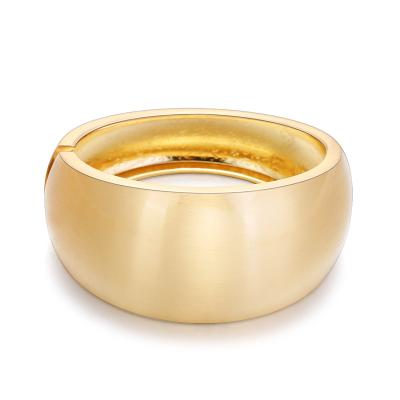 China CLASSIC Popular Accessories Exaggerated Wide Edge Drum Matte Lady Gold Plated Thick Bangle Alloy Bracelet For Women for sale