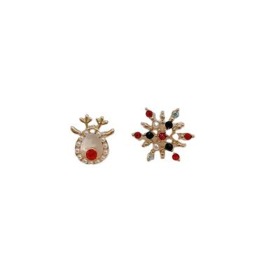 China FASHIONABLE New Vintage Christmas Snowflake Stud Women's Elk Asymmetric Earrings 2021 for sale