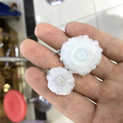 China China Factory Wholesale White Irregular Cluster Opens Natural Healing Crystal Pendant Stone for sale