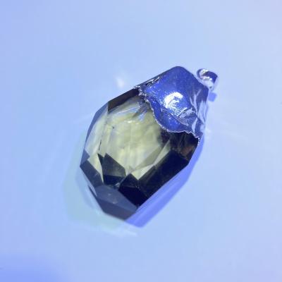 China Natural Natural Topaz Stone Carved Irregular Pendant Crafts Mateiral Healing Crystals For Women for sale