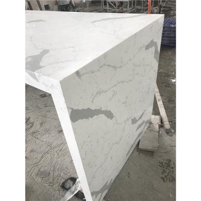 China Antidumping Wholesale Modern No Calacatta White Artificial Quartz Stone Countertops Kitchen Island for sale