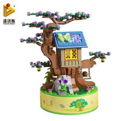 China DIY PANLOS 656017 Brick Treehouse Building Music Box with Light Decoration Home Educational Toy Gift 591PCS for sale