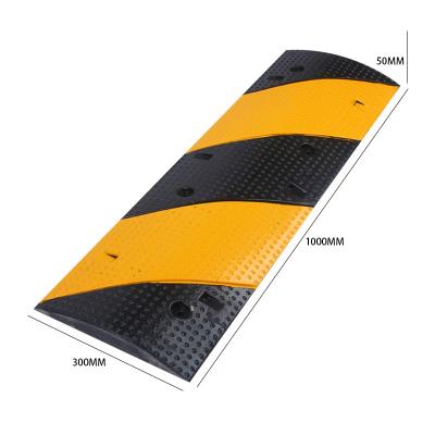 China Durable 1000*300*50MM Heavy Duty Round Installation Safety Rubber Traffic Speed ​​Bump Smart Stopper For Sale for sale