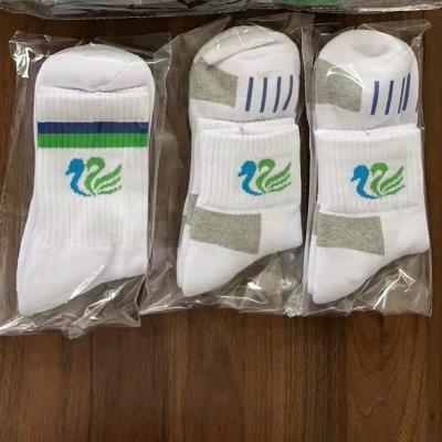 China Breathable 2 Paris 1 Pair Goose Free Badminton Socks Running Socks Non Slip Sports Elite Basketball Socks Badminton Socks For Women Men for sale