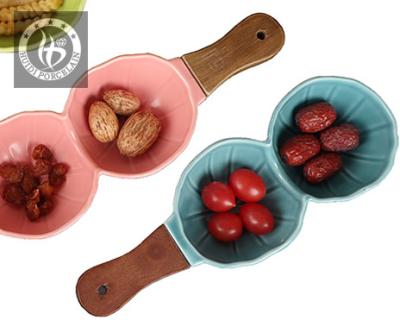 China Sustainable Two Shape Green Blue Pink White Ceramic Snacks Bowl With Wooden Handle Serving Tray for sale