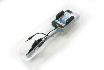 中国 車のキット USB iPhone 5 のためのハンズフリー FM の送信機のラジオ車の充電器のホールダーの台紙 販売のため