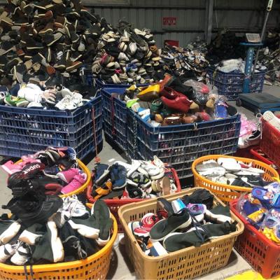 China Whosesale Recyclable 95% Clean Recyclable 25kg/bale Mixed Cheap Used Shoes Grade-A Mens Womens Used Shoes for sale