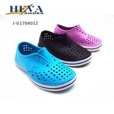 China Flat Slip Resistant Girls Boys Slip On Shoe Clogs Poolside Beach Shoes EVA Waterproof Sneakers Lightweight Summer Waterparks for sale