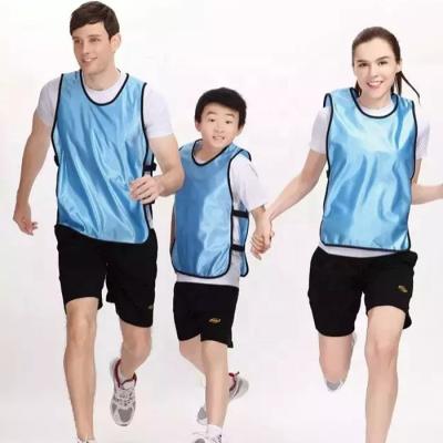 China Shirts & New Silk Cloth Football Vest Football Training Bibs Cheap Sports Training Advertising Shirt White for sale