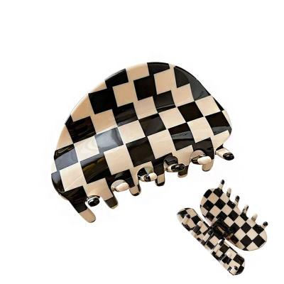 China Simple Black And White Acrylic Acetate Plaid Semicircle Plaid Ladies Hair Accessories Environmentally Friendly Plaid Claw Clip for sale