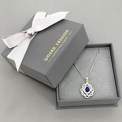 China Gray Ribbon Necklace Pendant Jewelry Handcrafted Boxes Cardboard Kraft Paper Gift Box for sale