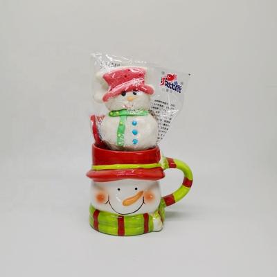 China Custom Sustainable Christmas Snowman Ceramic Coffee Mug with Snowman Marshmallow Candy for sale