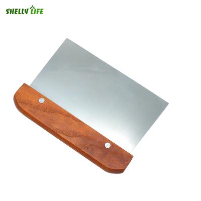 China Hot Sale Sustainable Cheap Free Sample Bakeware Tool Wooden Handle Metal Flour Dough Cutter for sale