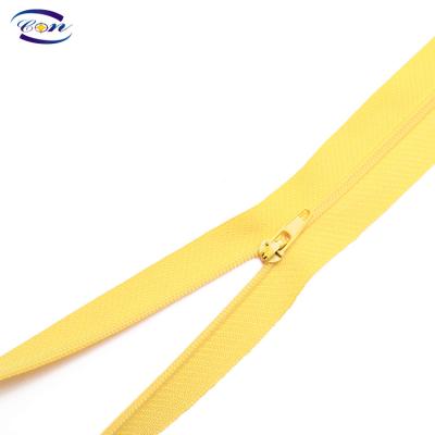 China Viable Wholesale Top Single Puller Customized Size Nylon Zipper for sale