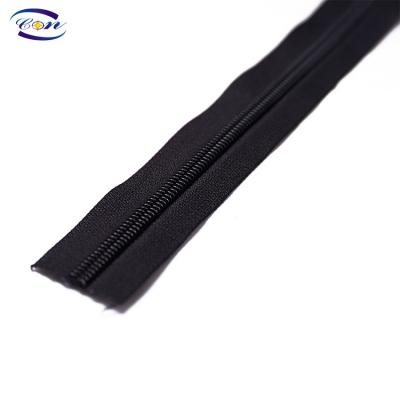 China Auto Lock Good Quality Nylon 5# Zipper Rolls Long Chain Customized Zippers for sale