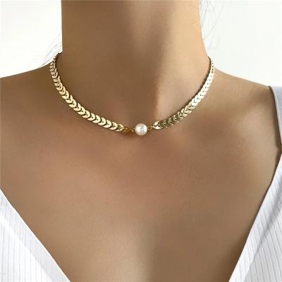 China Simple Elegant Wheat Color Gold Jewelry Europe and America Trend Chain Necklace For Women Fashion Simulated Pendant Necklace Wholesale for sale