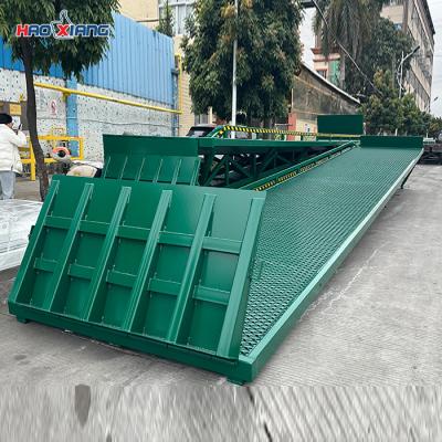 China 4m Width Mobile Loading Dock Ramps Portable Unloading Dock For Warehouse for sale