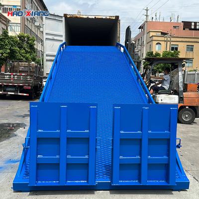 China Blue Movable Loading Dock Steel Portable Yard Ramp With Lift Platform for sale