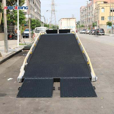 China Movable Dock Ramp 3m Platform Hydraulic Dock Ramp For Container Unloading for sale