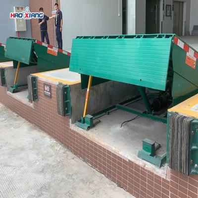 China 8000kg-20000kg Hydraulic Dock Leveler Loading Dock Ramps For Forklift for sale