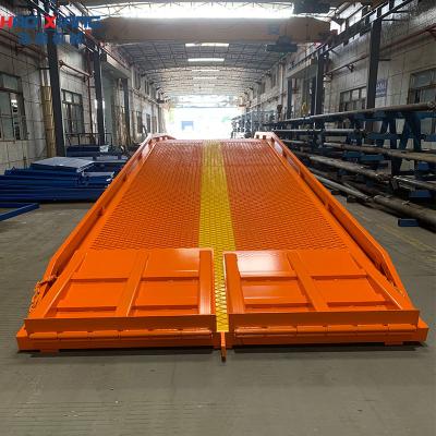 China 10 Ton Mobile Dock Ramp Steel Yellow For Efficient Loading Unloading zu verkaufen