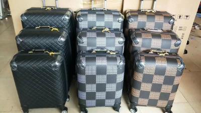 中国 Suitcase 20/24/28 Inch OEM Custom Logo Leather Aluminum Trolley Suitcase Luxury Luggage Sets 販売のため