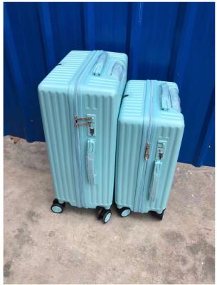 中国 Fashionable Waterproof Aluminum Material Carry On Suitcase Luggage With Wheels Luggage Sets 販売のため