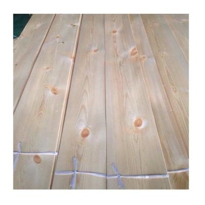 China Contemporary Natural Knotty Yellow Pine Wood Veneer For Indoor for sale