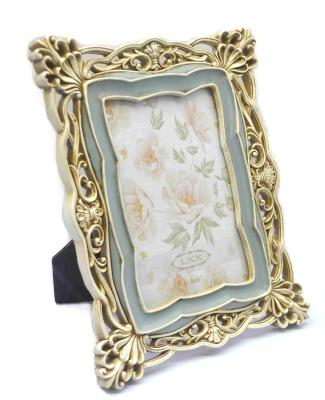 China Innovative Design Cutout Gold Resin Picture Frame Environmentally Friendly for sale