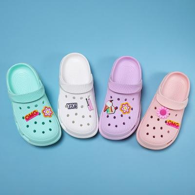 China Summer round hole shoes non-slip soft bottom of new women's casual slippers to wear cute garden and beach sandals shoes for sale