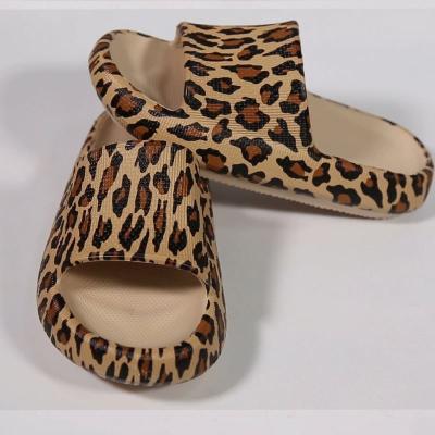 China Fashion Trend Design New Fashion Leopard Print Slippers For Women Can Customized for sale