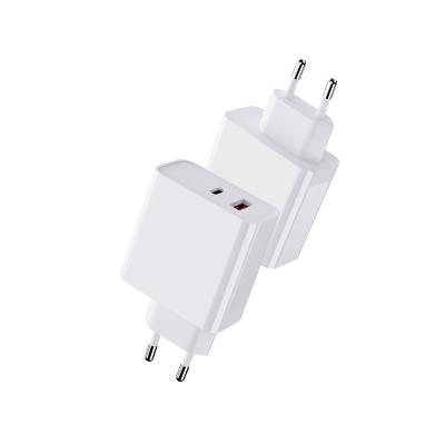 Cina EU Plug 45W Dual Ports USBA e USBC OEM Fast Charging Power Block Wall Charger Fast Type C Wall Adapter in vendita