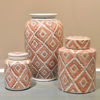 China Large Chinese Custom Wholesale Antique Luxury Porcelain Cosmetics Decorative Ceramic Jar Stocked With Lid for sale