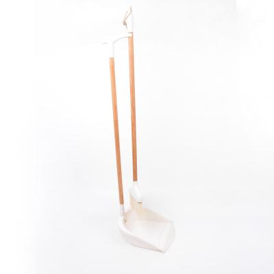 China Royalunion Long Handle Viable Rack Store Indoor Dustpan Set Sweeps Wholesale and Sweeps Manufacturer for sale