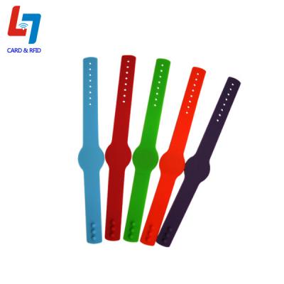 China Reusable Nfc Smart Silicone Wristbands Waterproof RFID Wristbands for sale