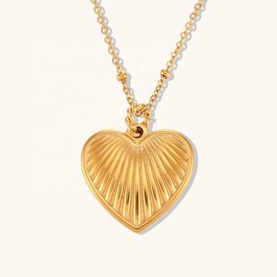 China Waterproof Customized Vintage Carved Non Tarnish Necklaces 316L Stainless Steel Heart Pendant Necklace for sale