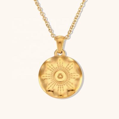 China Fashion Jewelry Necklaces Hypoallergenic Snowflake Necklace 18k Gold Plated Stainless Steel Jewelry for sale