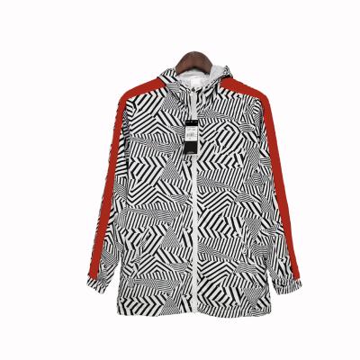 China Anti-wrinkle long sleeve club soccer wear men's fashion street jacket fancy style casual jacket anorak for sale