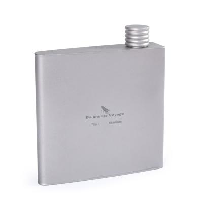 China Lightweight Classic Portable Titanium Jug Wine Jug Gift Travel Style Travel Whiskey Hip Titanium Flask for sale