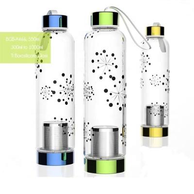 China Sustainable Eco-friendly Glass Sports Filter Fruit Infuser Lid Portable Wooden Water Bottle With Silicone Sleeve Lid Holder Wholesale for sale